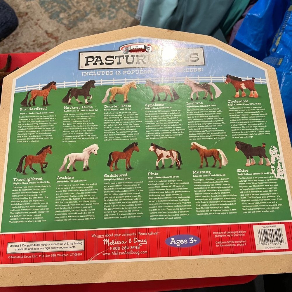 Melissa & Doug Pasture Pals Display Case Stable - Picture 2 of 2